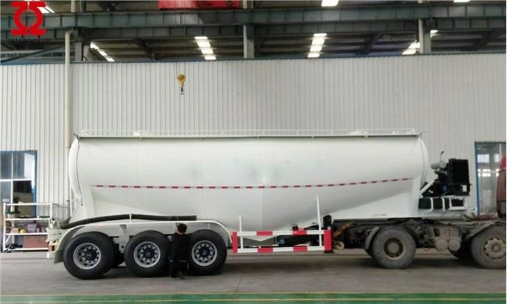 Reboque do petroleiro de transporte de cimento