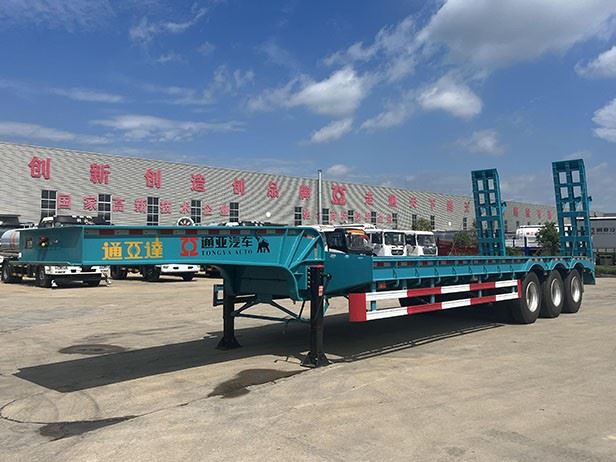 3 Axle Low Bed Semi Trialer With Ladder suppliers