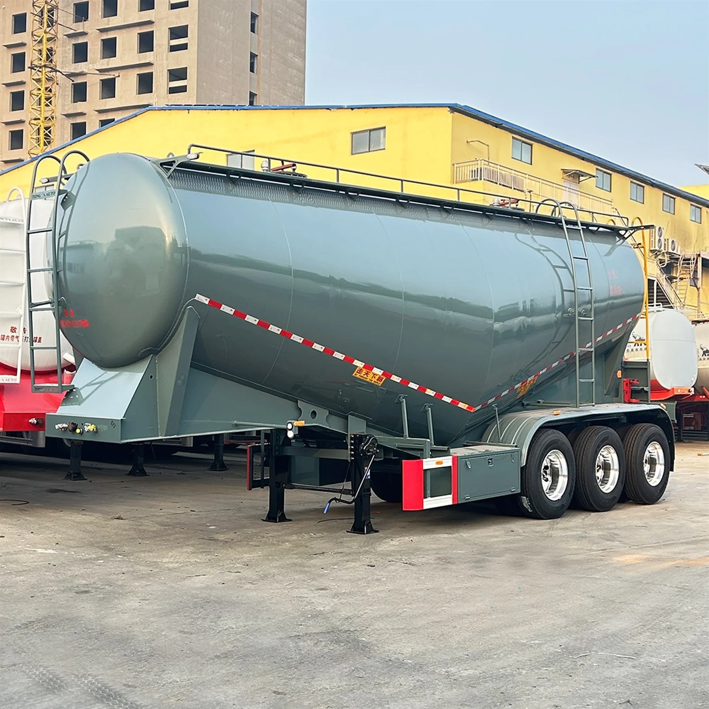 Semi-reboque tanque de cimento a granel para pó